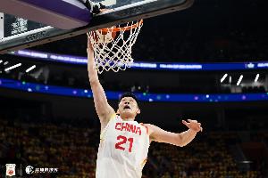 打爆韩国内线！胡金秋15投11中&amp;1罚1中砍下23分11板1断1帽