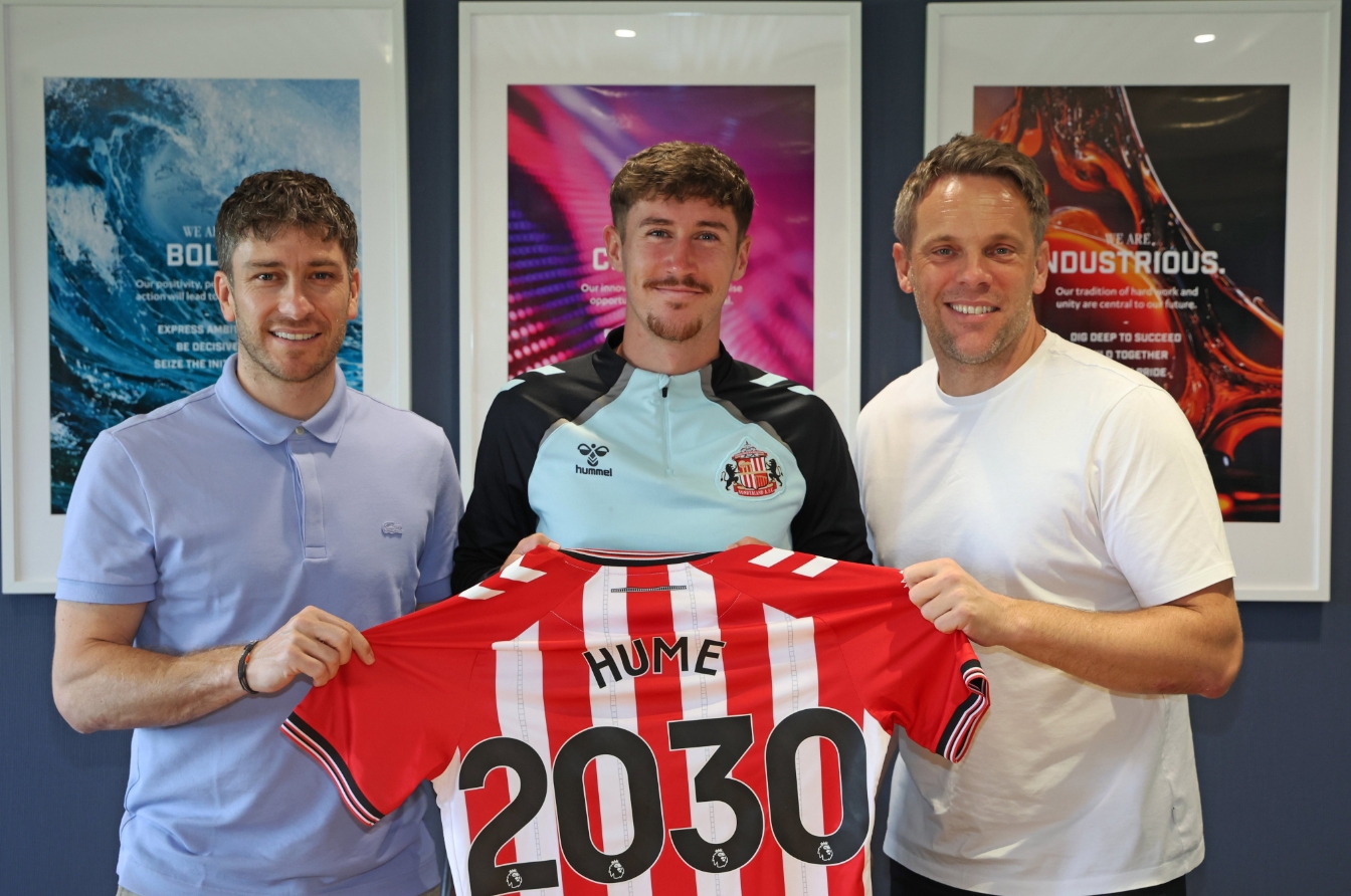 官方：桑德兰与后卫休姆完成续约，双方签约至2030年