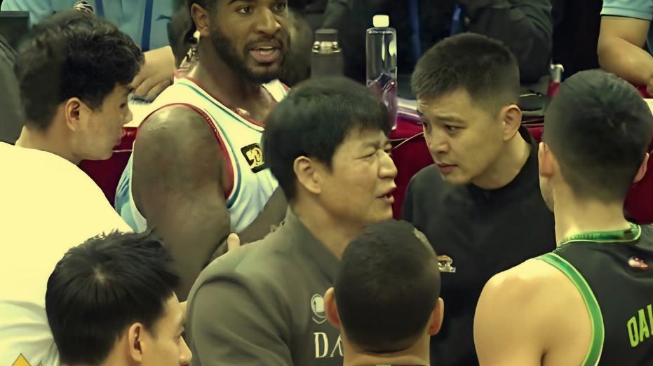 开云棋牌-辽篮5分憾负又是3连败！小龙空砍23+5，赵继伟12+7+6，莫兰德两双